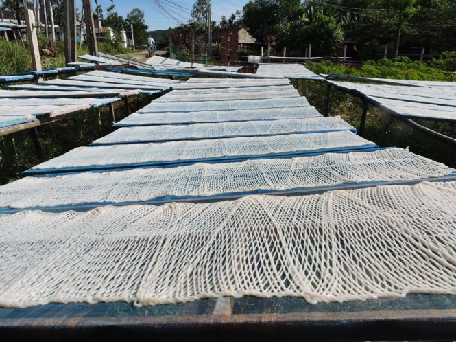 Discover tapioca rice noodle Que Son village