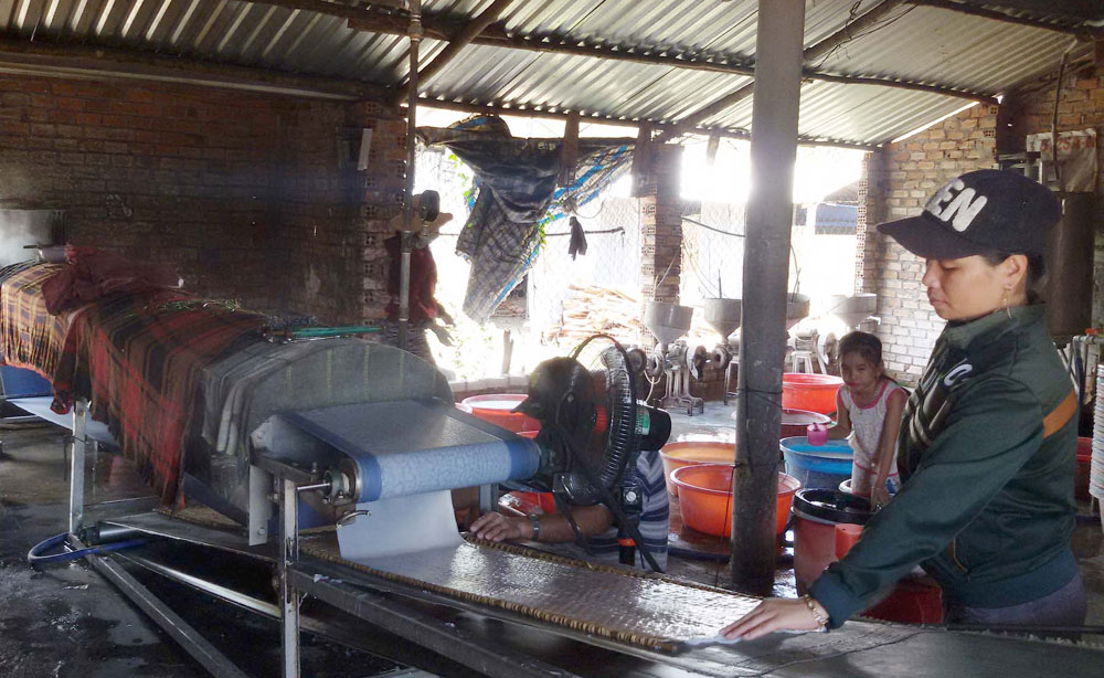 Efforts to improve the power grid to roll Hoa Da village